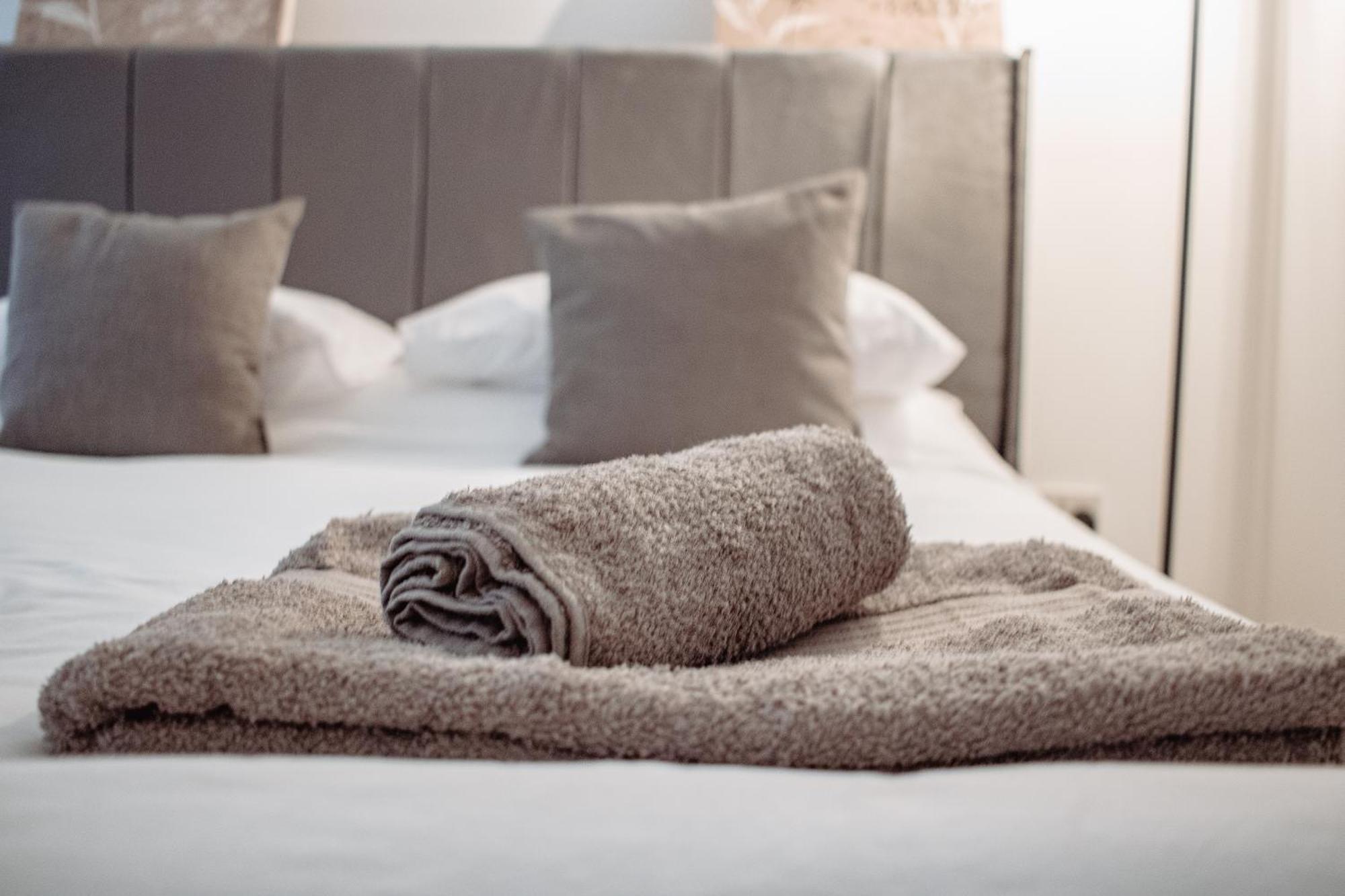 Central & Spacious, Sleeps 8, Perfect For Groups Leeds  Eksteriør bilde