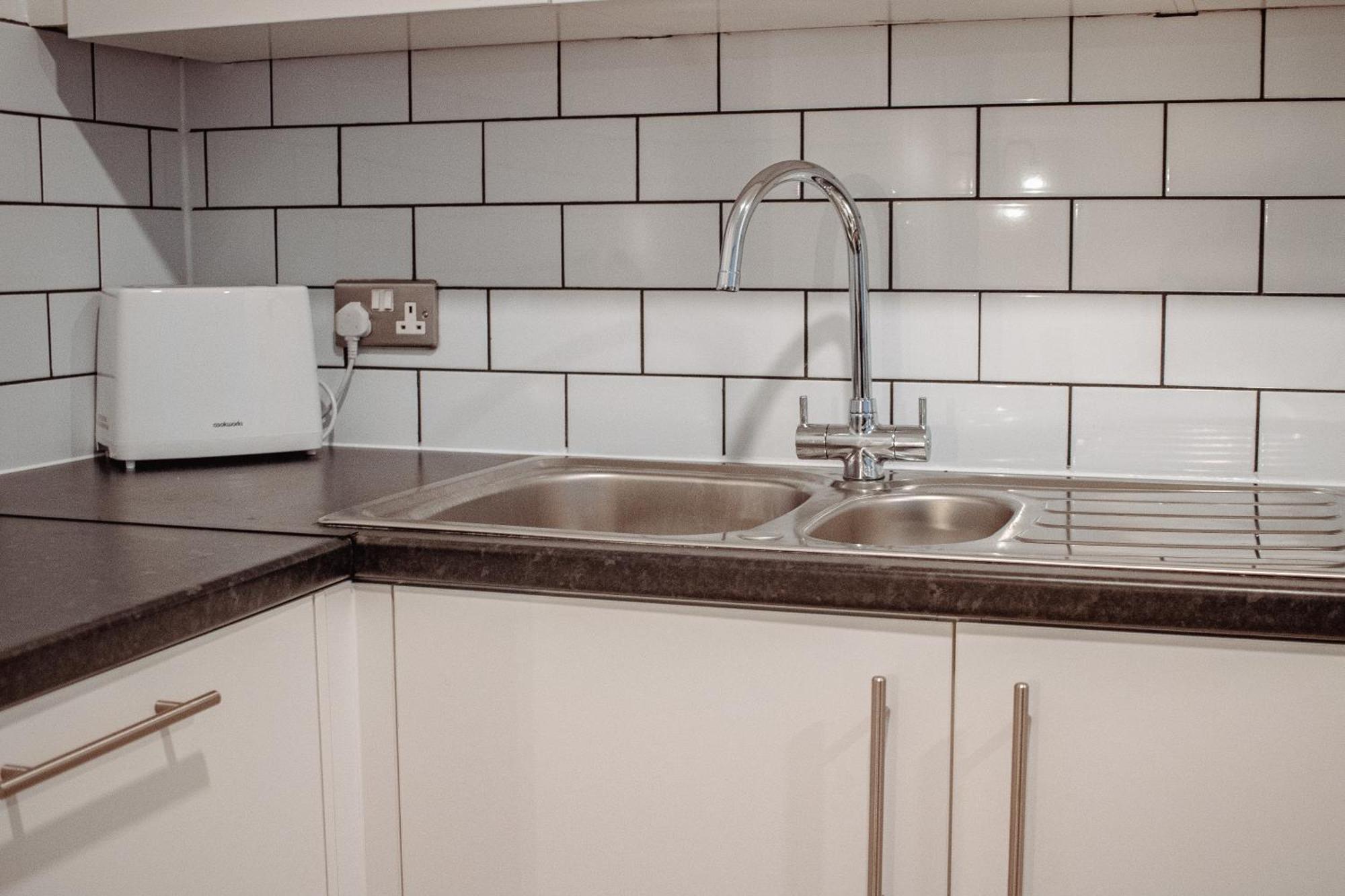 Central & Spacious, Sleeps 8, Perfect For Groups Leeds  Eksteriør bilde
