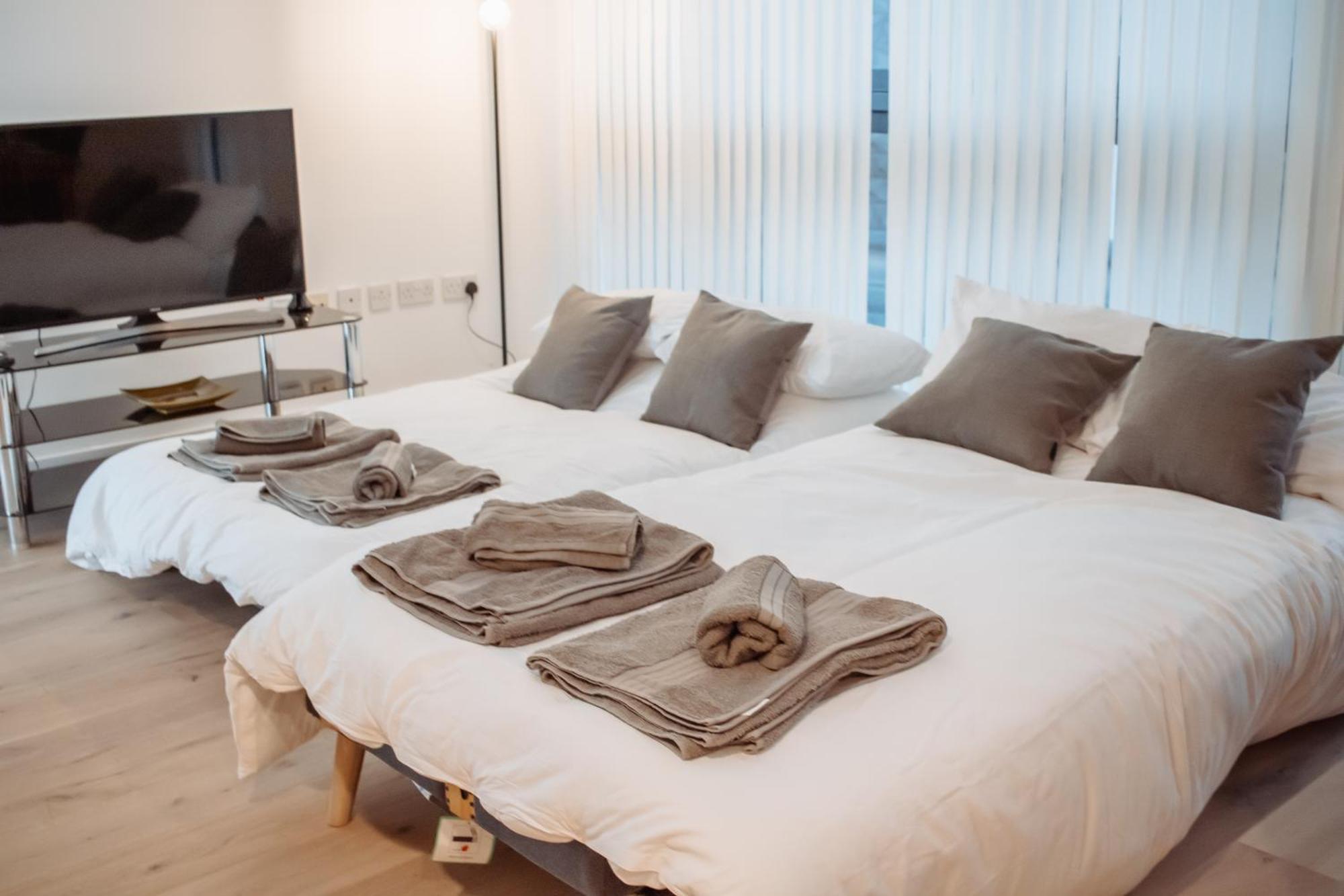 Central & Spacious, Sleeps 8, Perfect For Groups Leeds  Eksteriør bilde